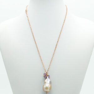 Ciondolo in ametista e perle
