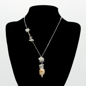 Ciondolo con perla di fiume e cristallo